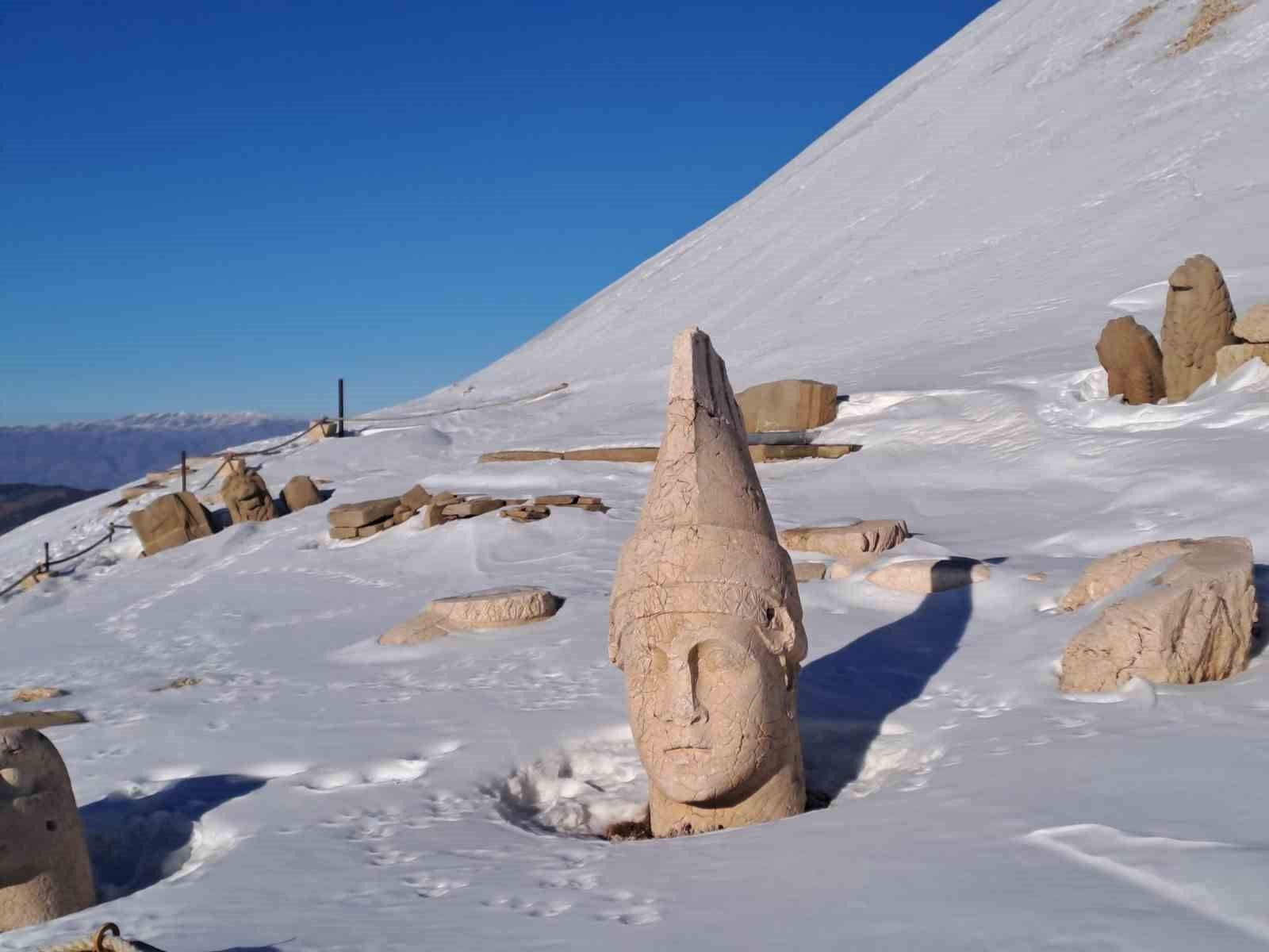 Nemrut, kış turizmi ile yabancı turistlerin ilgisini çekiyor