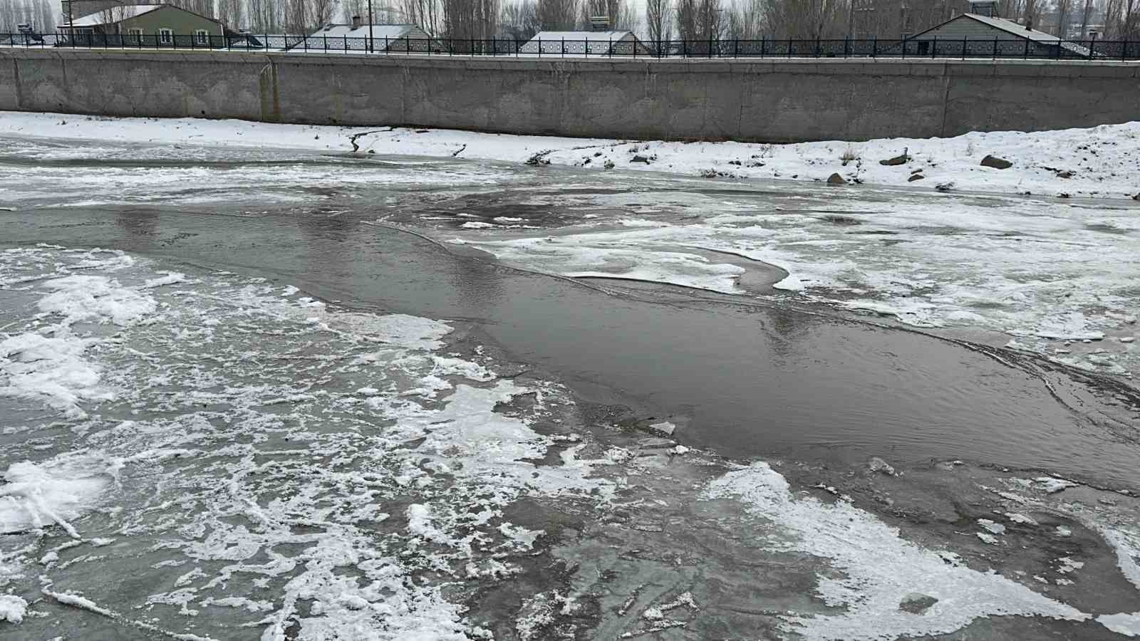 Ağrı dondu: Eksi 15’i gördü