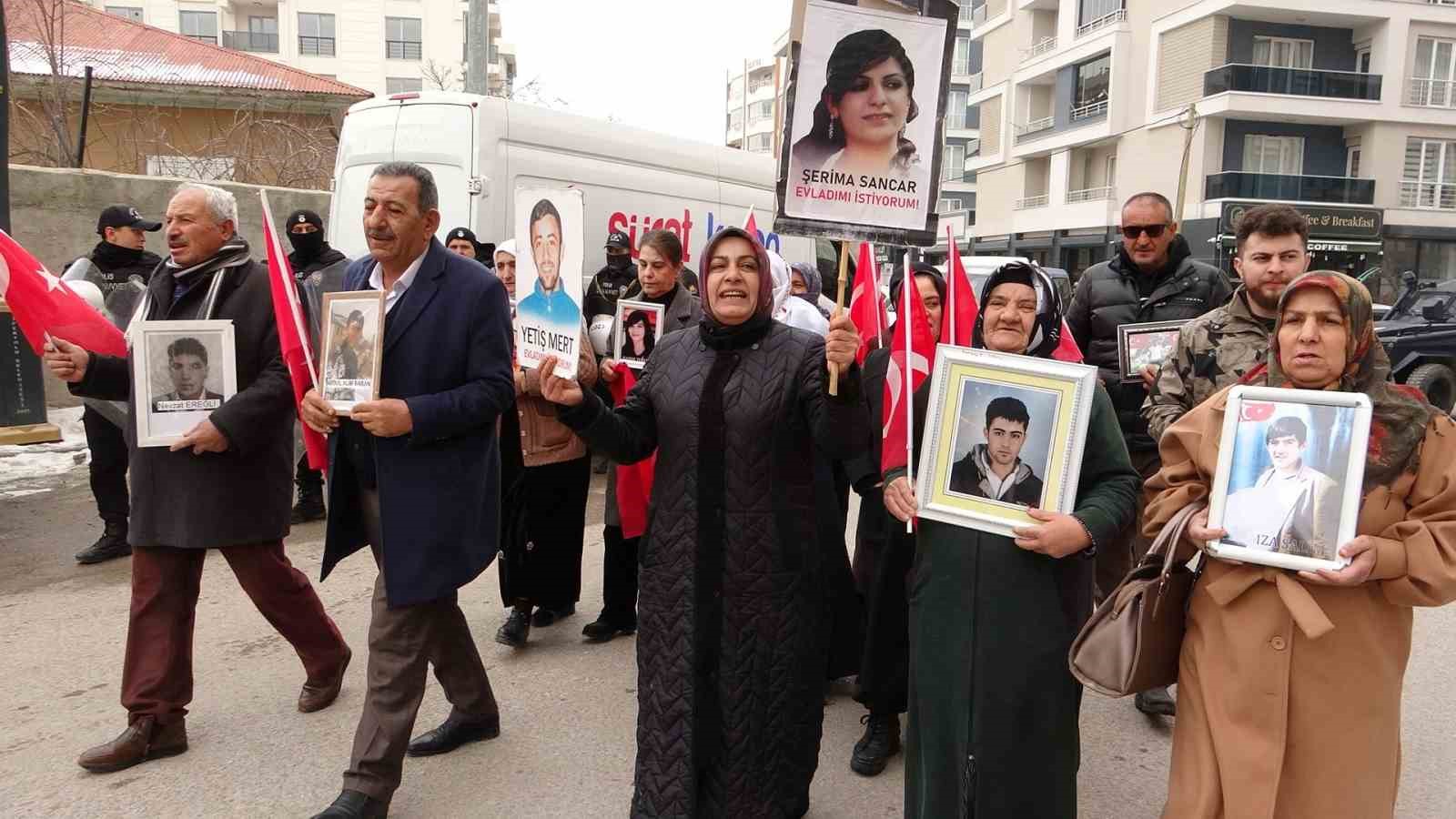 Anne Nazlı Sancar: “Çocuklarını, çocuklarımızın kanıyla okutuyorlar”