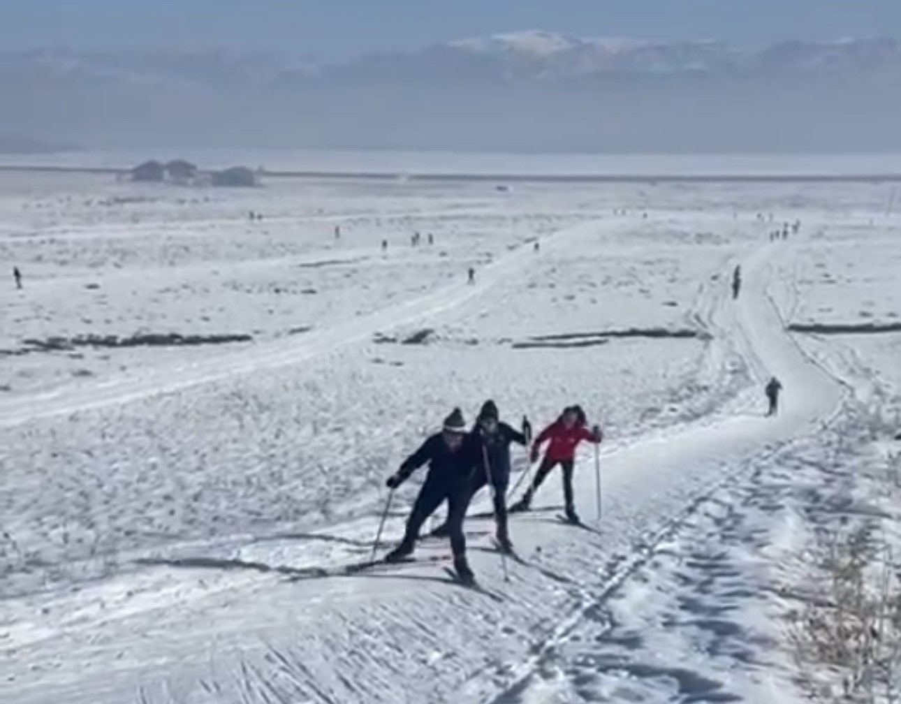 Yüksekovalı sporcular, zorlu şartlara rağmen yarışmaya hazırlanıyor