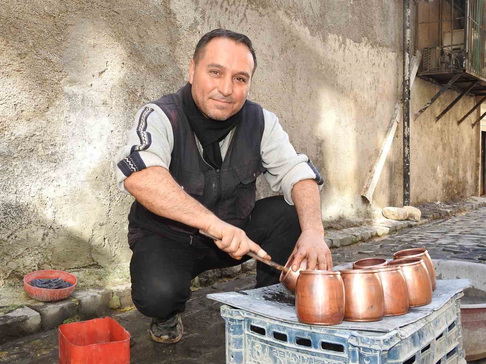 Gaziantep’in son kalaycı ustaları mesleklerini yaşatmaya çalışıyor