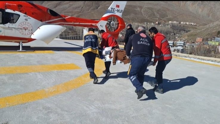 Şırnak ve Bahçesaray’daki hastalar ambulans helikopterle Van’a sevk edildi