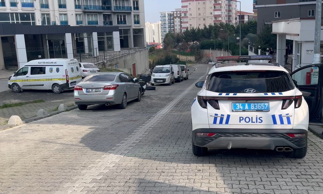 Önce dinî nikahlı eşini bıçakladı, ardından kayınpederini vurdu