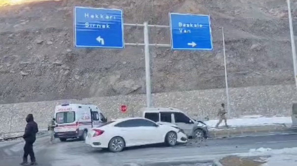 Yüksekova’da trafik kazası: 2 yaralı