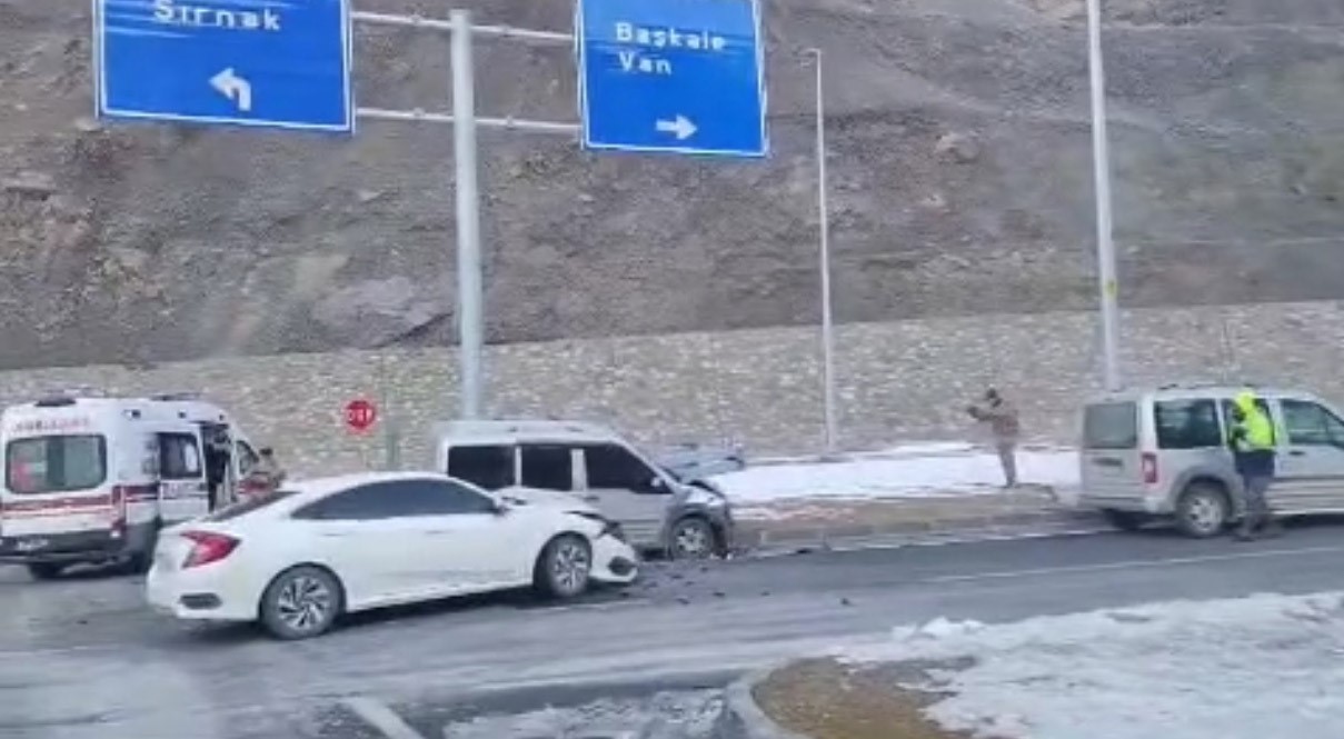 Yüksekova’da trafik kazası: 2 yaralı