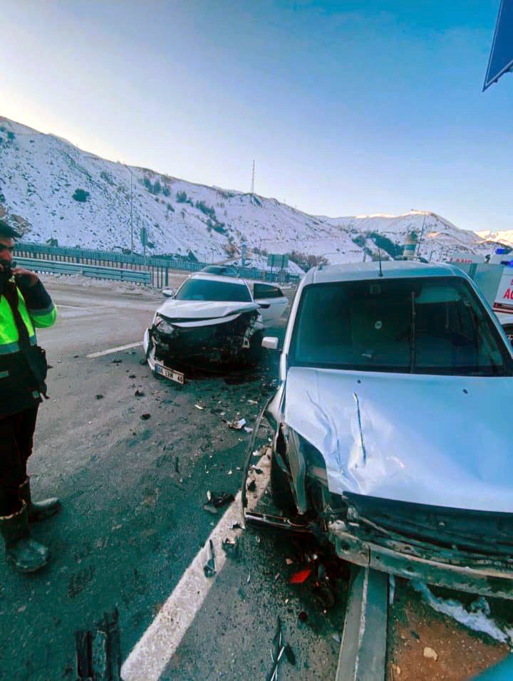 Yüksekova’da trafik kazası: 2 yaralı