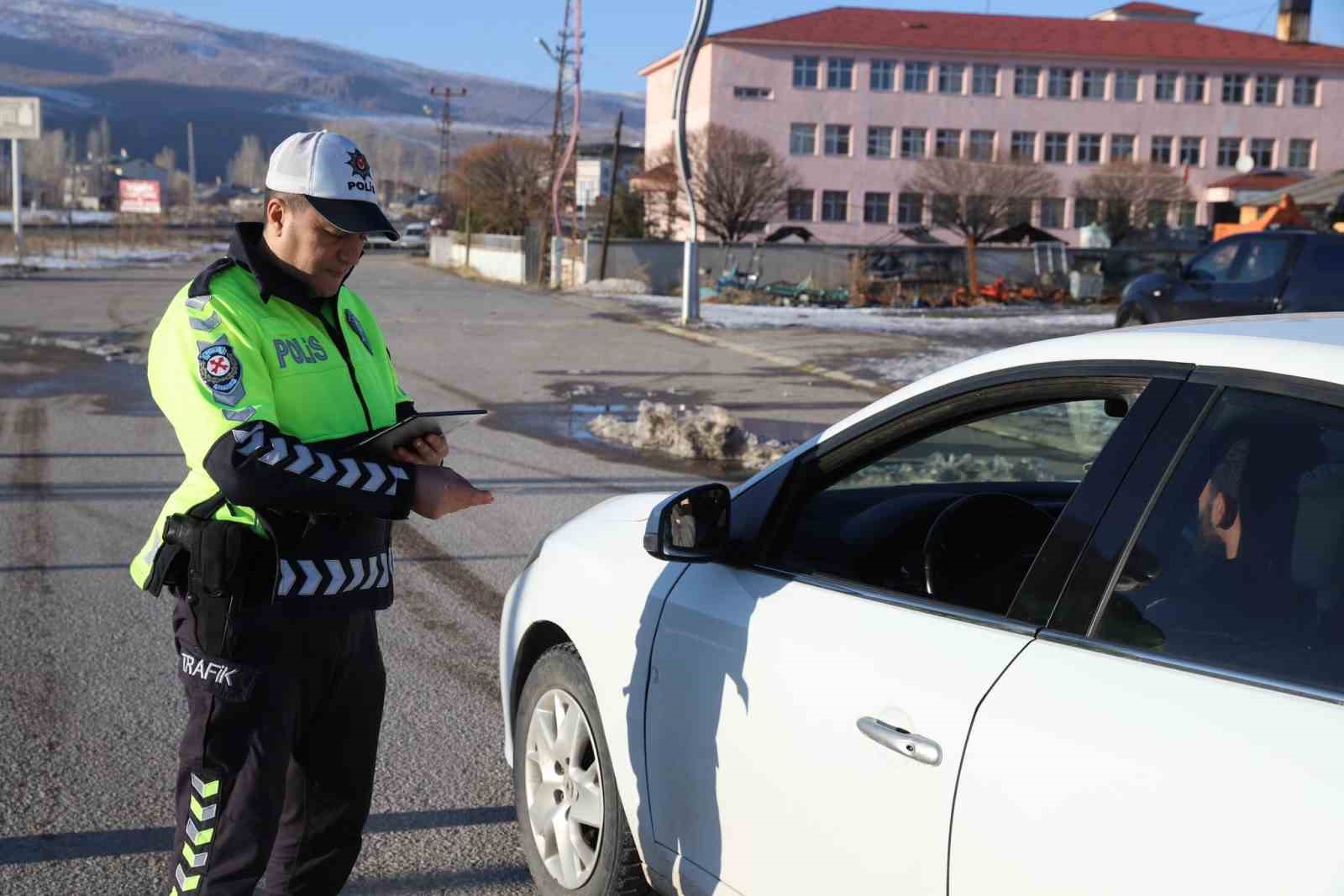 Van’ın Muradiye ilçesinde sorgulanan 585 araçtan 193 sürücüye işlem uygulandı