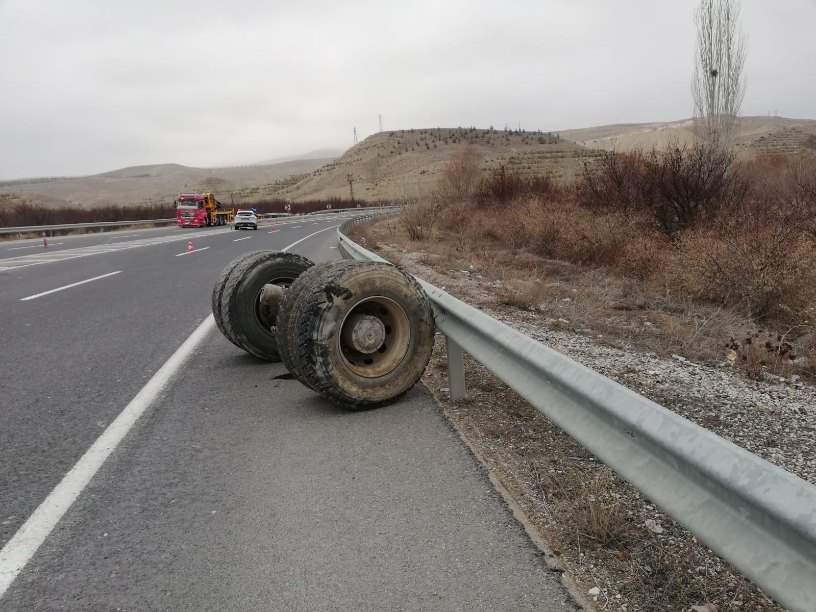 Malatya’da kontrolden çıkan vinç devrildi: 1 yaralı