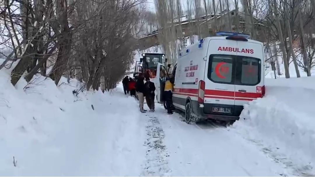 Van’da ekipler hasta için seferber oldu