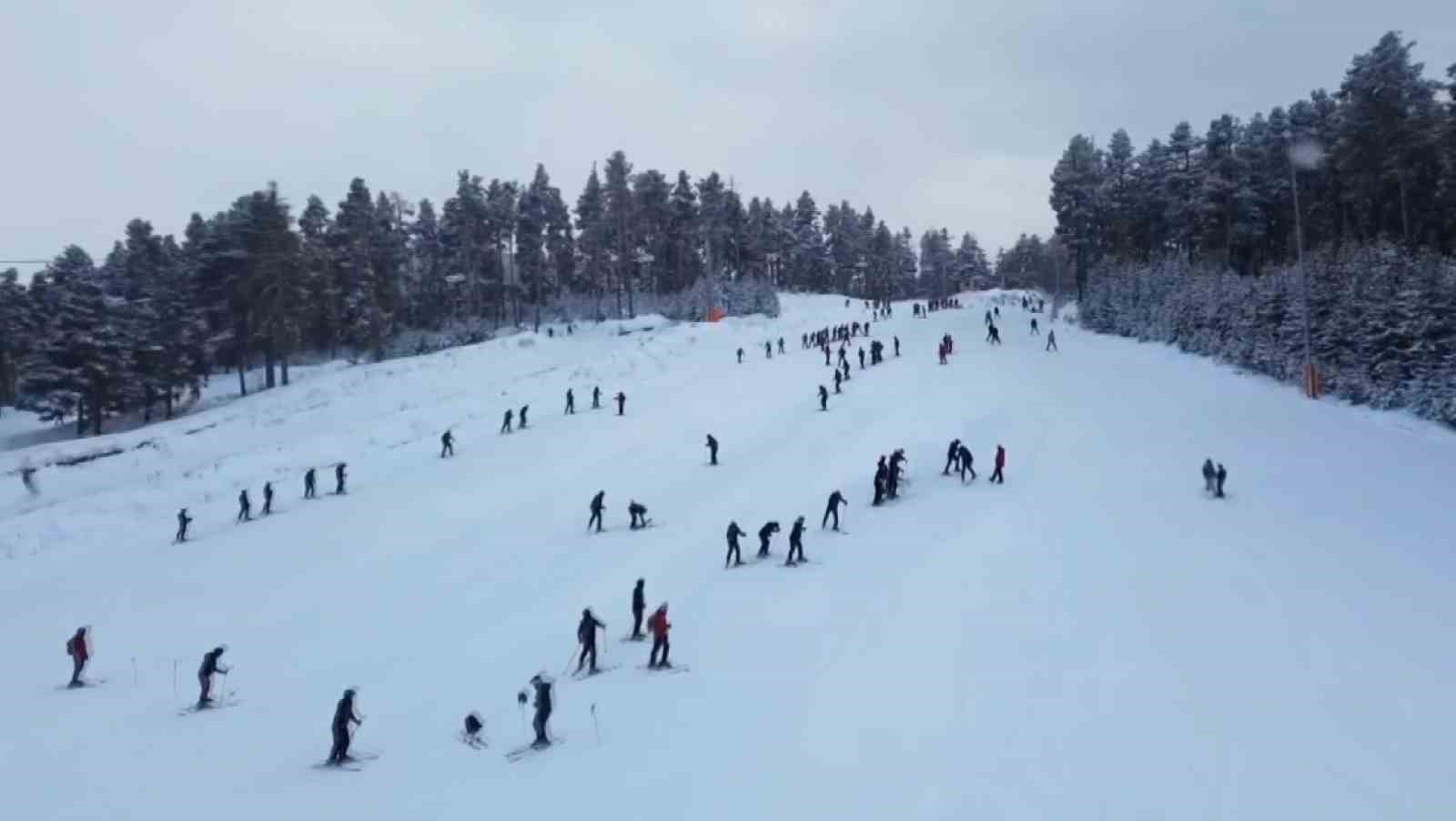 Sarıkamış kayak merkezi kayak tutkunlarını ağırlıyor