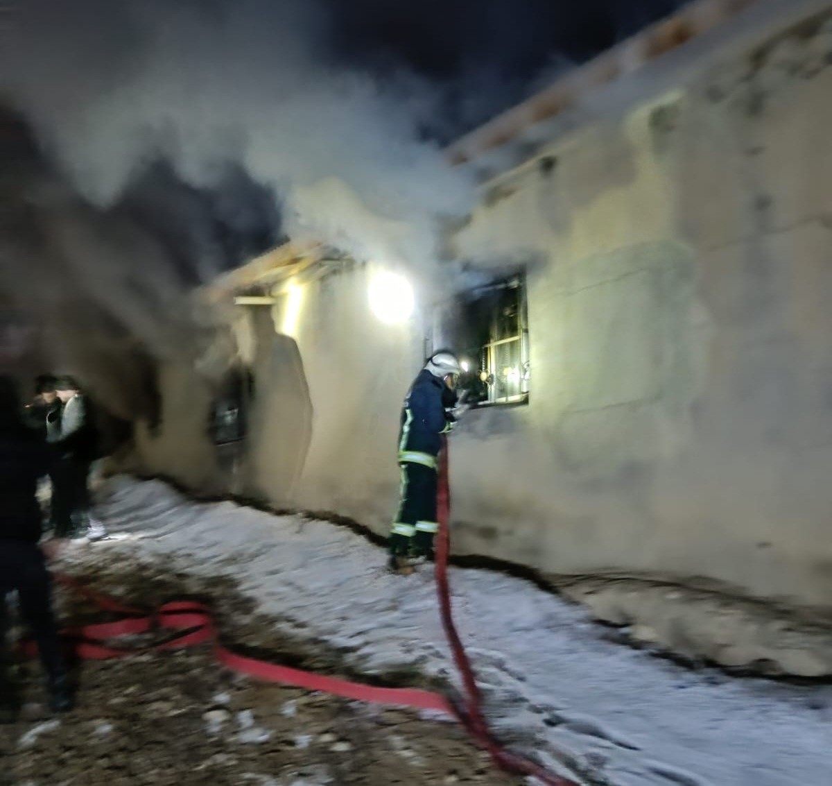 Başkale’de yangın maddi hasara yol açtı