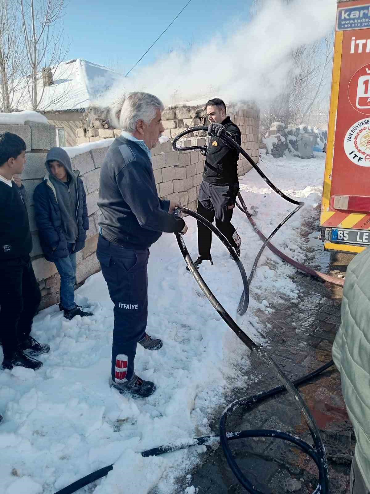 Van’ın Muradiye ilçesinde tandır evi yangını