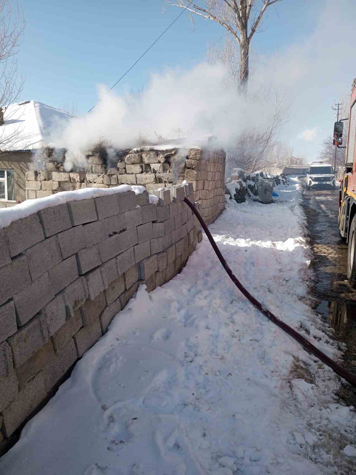 Van’ın Muradiye ilçesinde tandır evi yangını