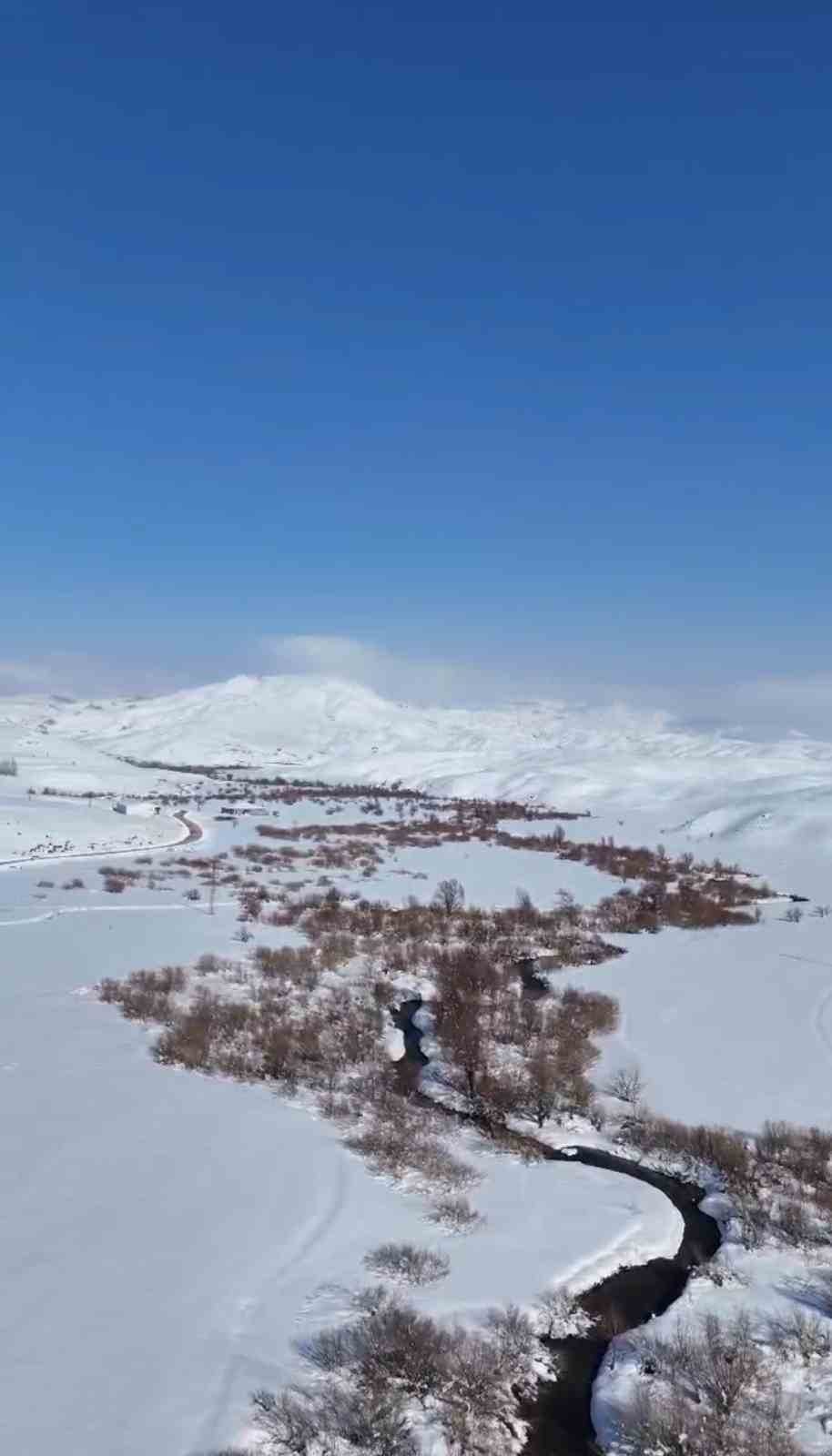 Yüksekova’nın karlı dağları ve menderesleri mest ediyor