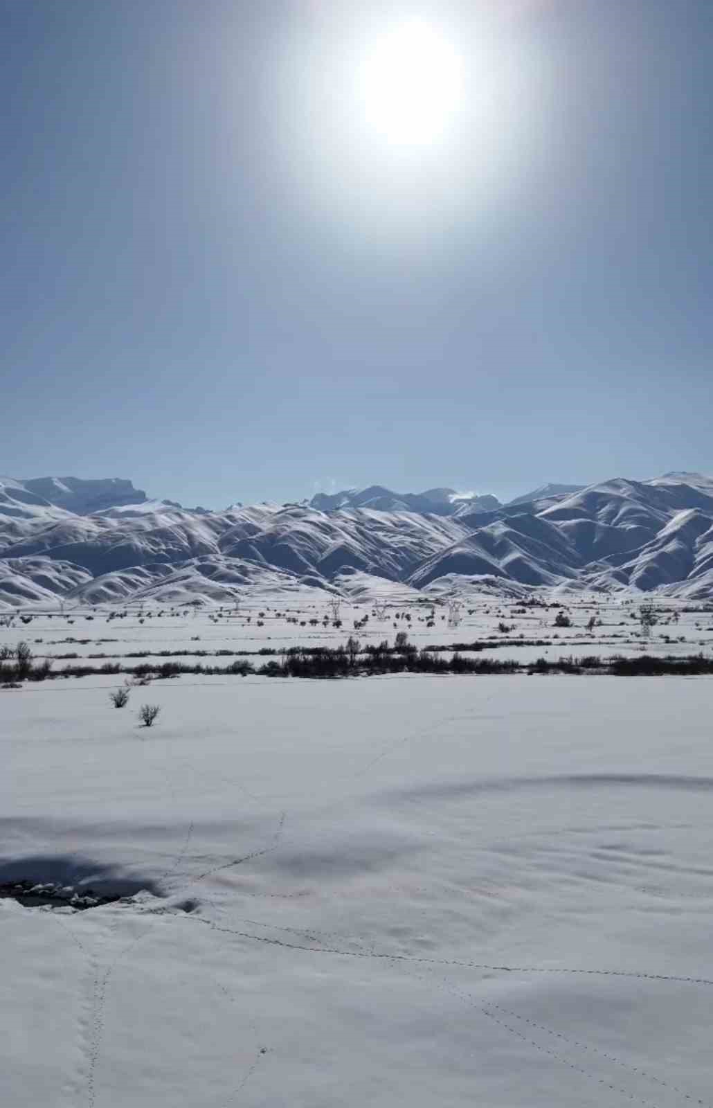 Yüksekova’nın karlı dağları ve menderesleri mest ediyor