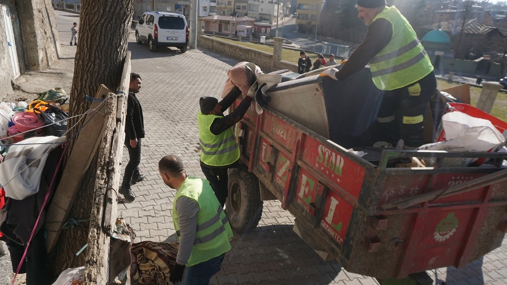 Siirt’te yaşlı çiftçin evi onarılarak yaşanılacak duruma getirildi