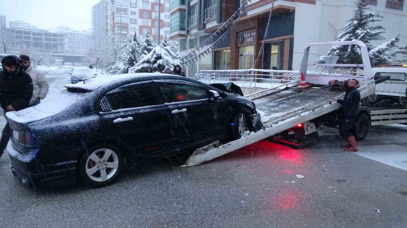 Malatya’da öğrenci servisi ile otomobil çarpıştı: 5 yaralı