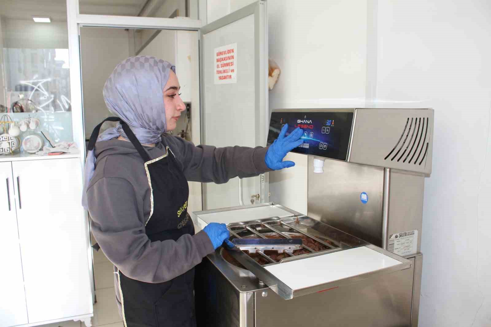 Van’da girişimci kadınlardan doğal çikolata üretimi