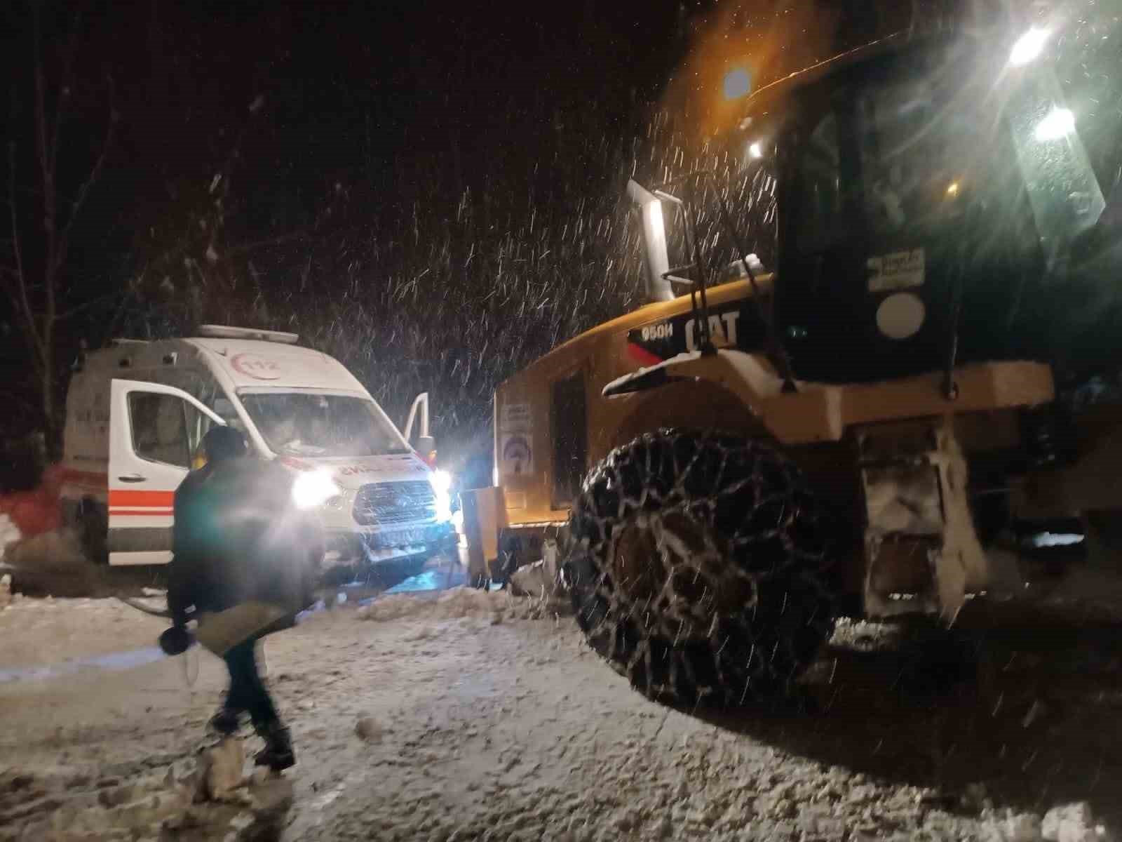 Yüksekova’da ekipler koah ve astım hastası için seferber oldular