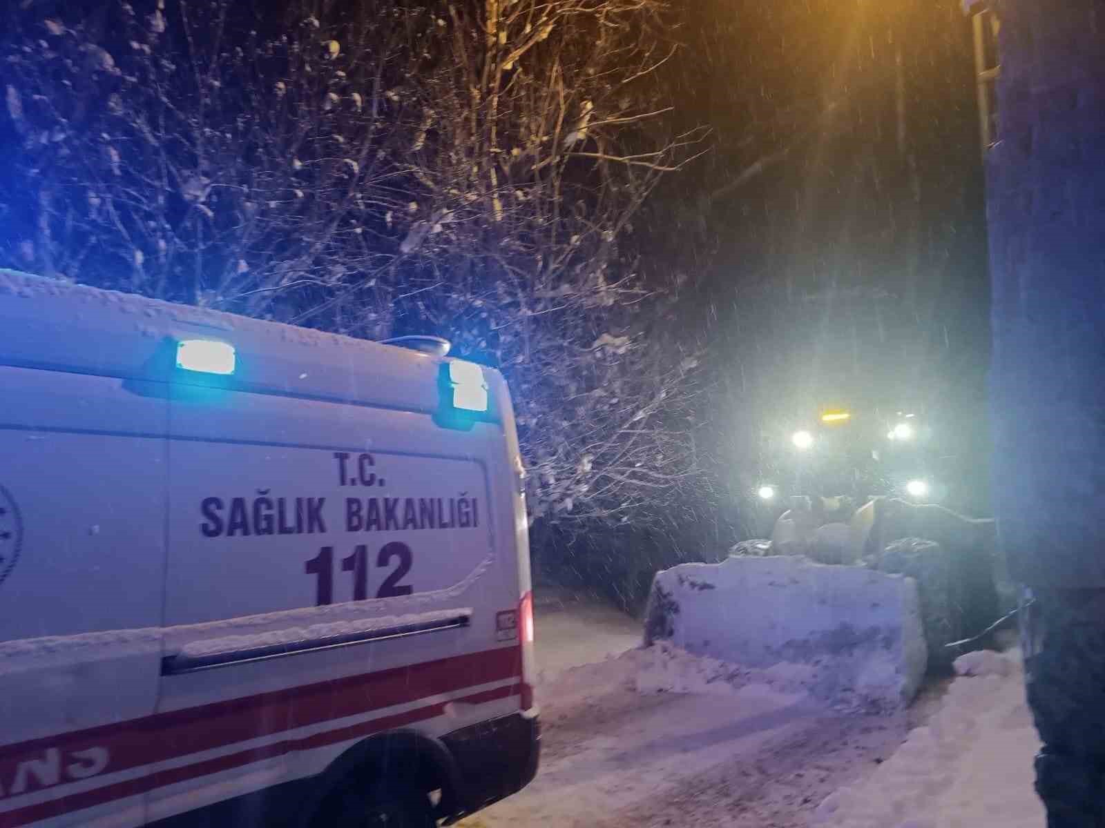 Yüksekova’da ekipler koah ve astım hastası için seferber oldular