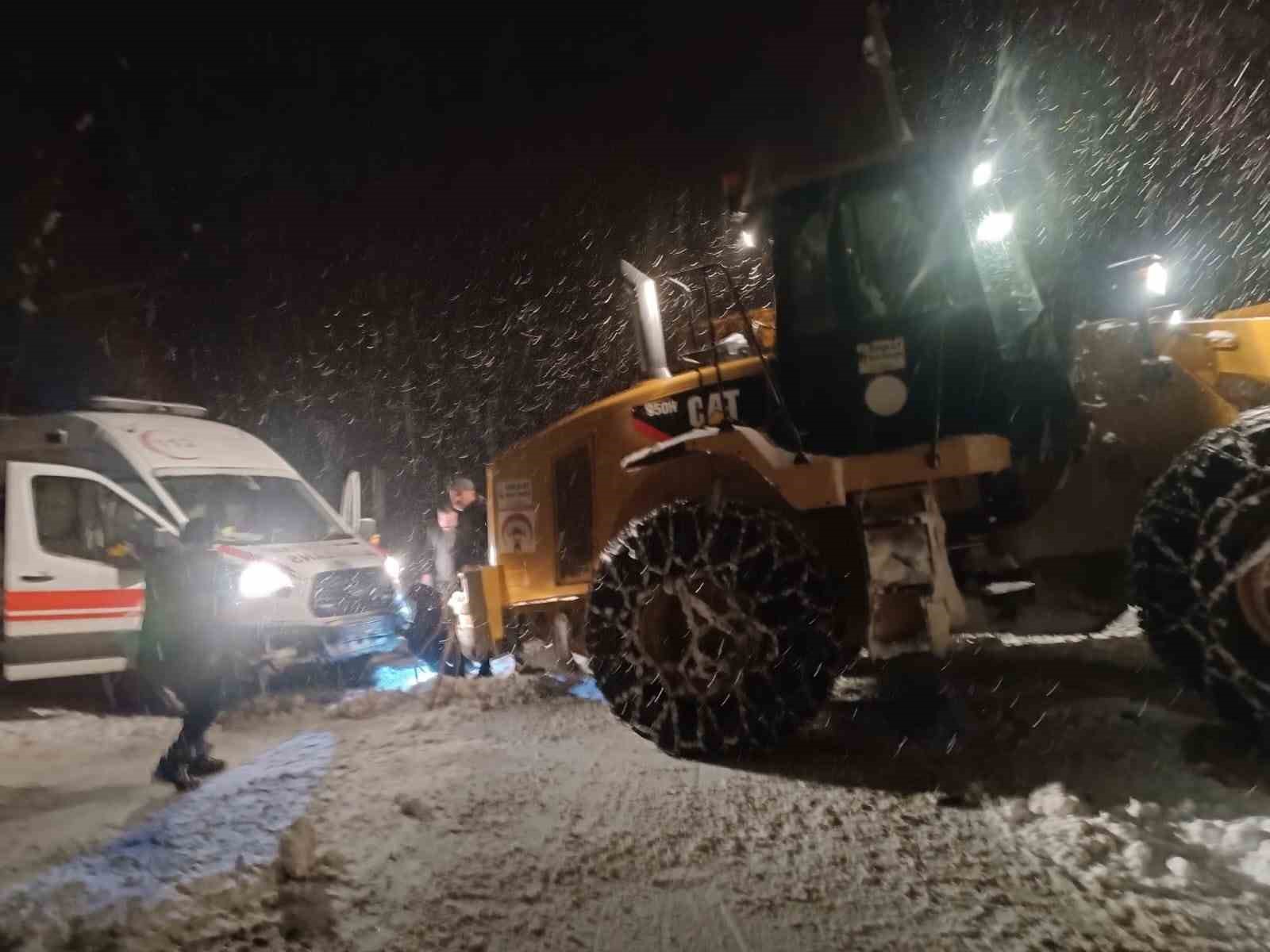 Yüksekova’da ekipler koah ve astım hastası için seferber oldular