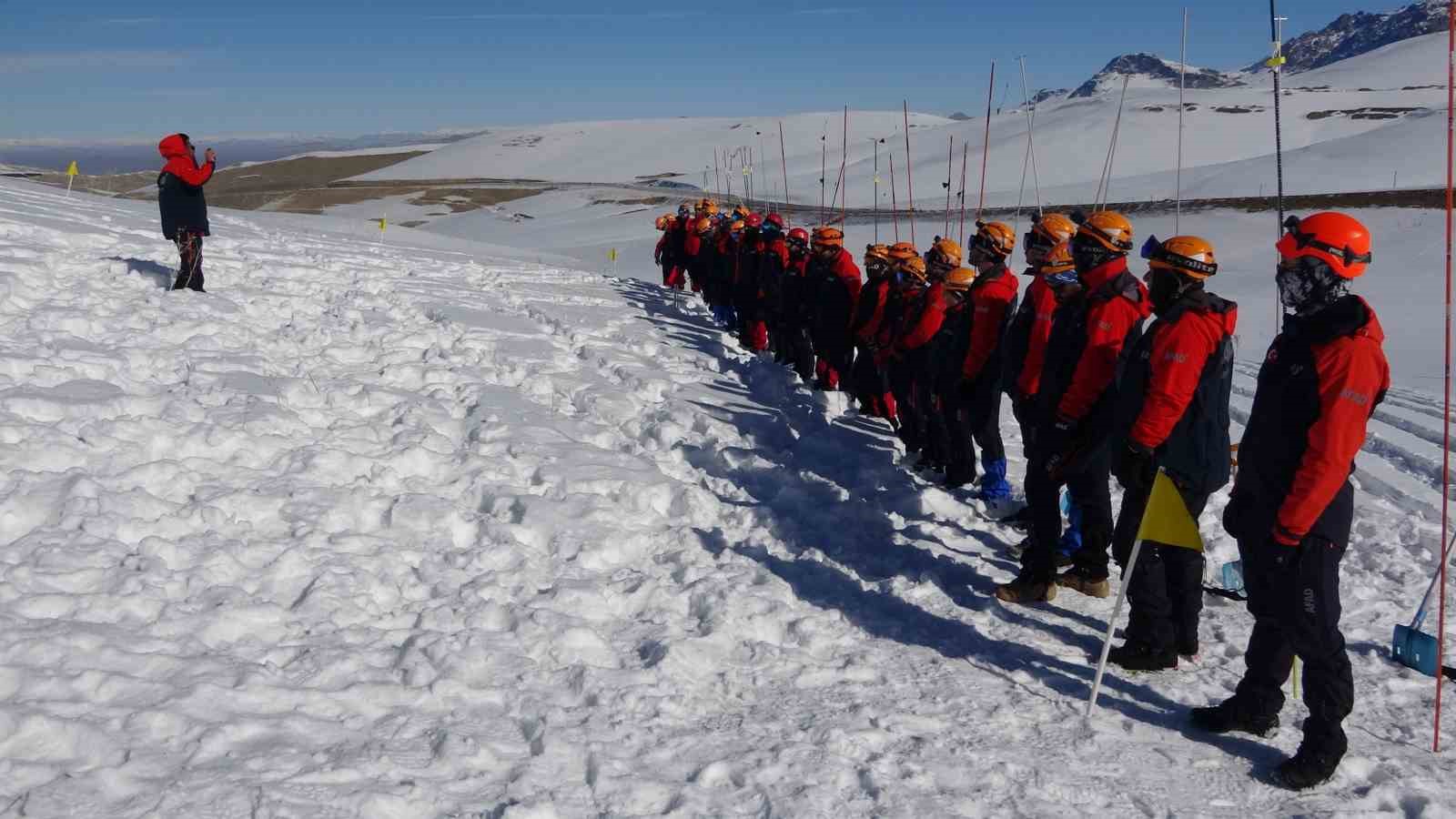 AFAD’dan ‘yaşam sinyal cihazı’ ile çığ tatbikatı