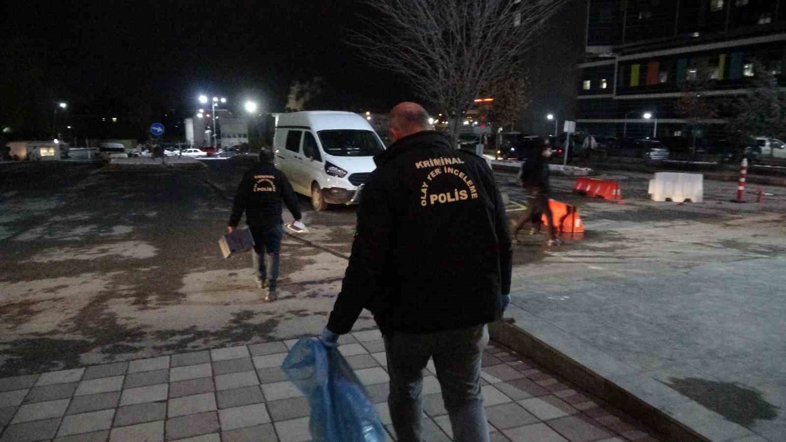 Pencereden girdiği evde husumetlisini silahla yaralayıp kaçtı